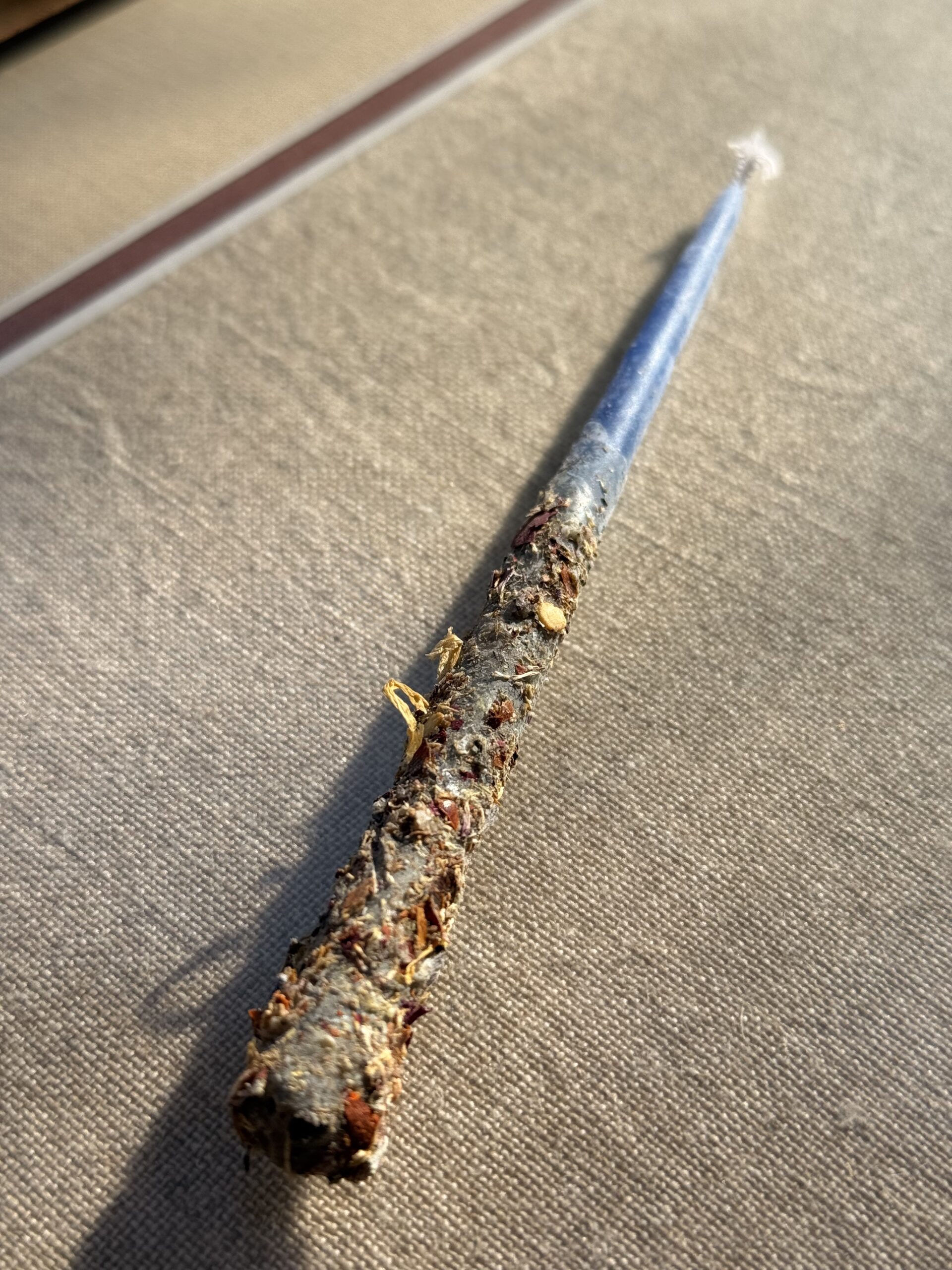 Beeswax candle deep blue - Image 3