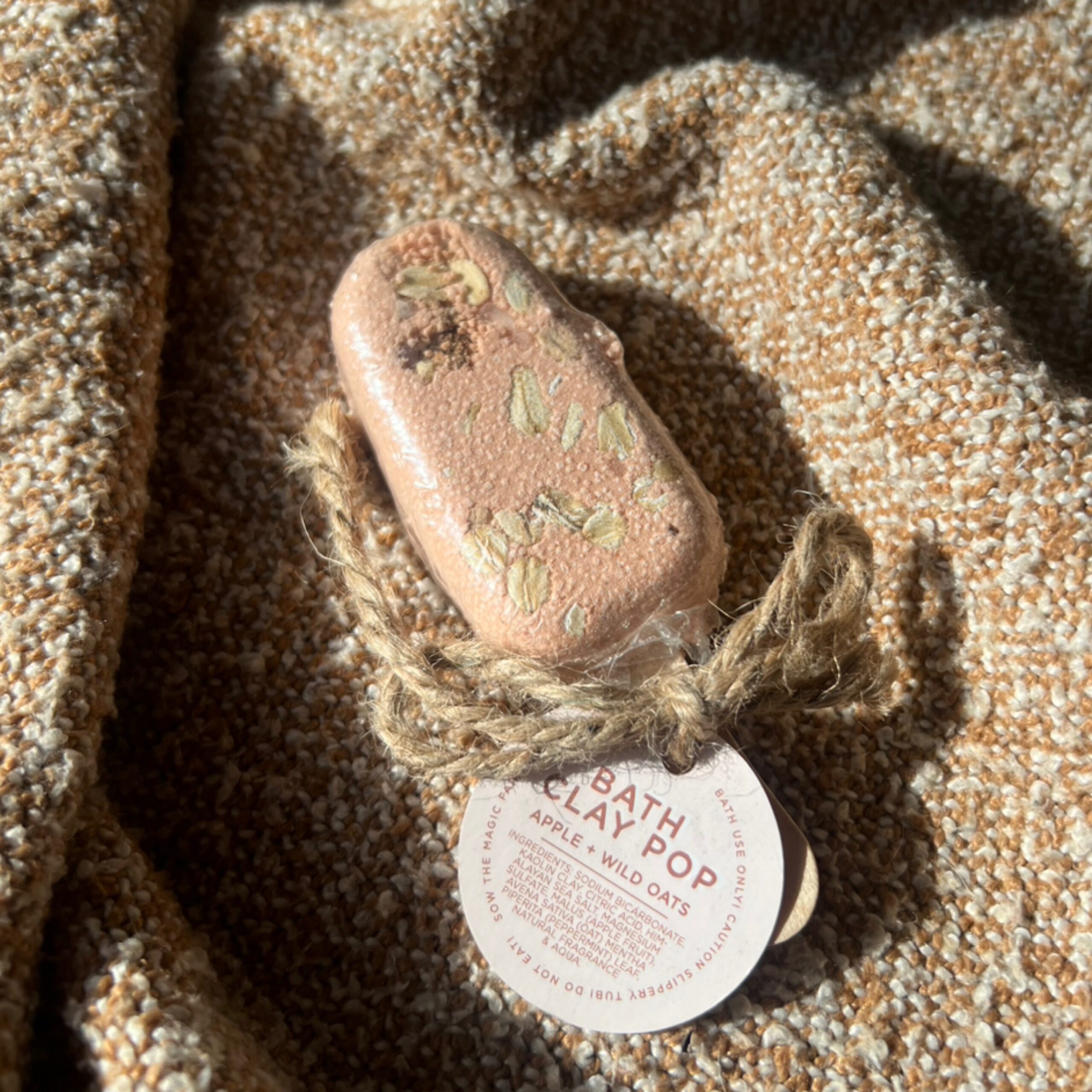 Apple + Wild Oats Botanical Bath Clay Pops