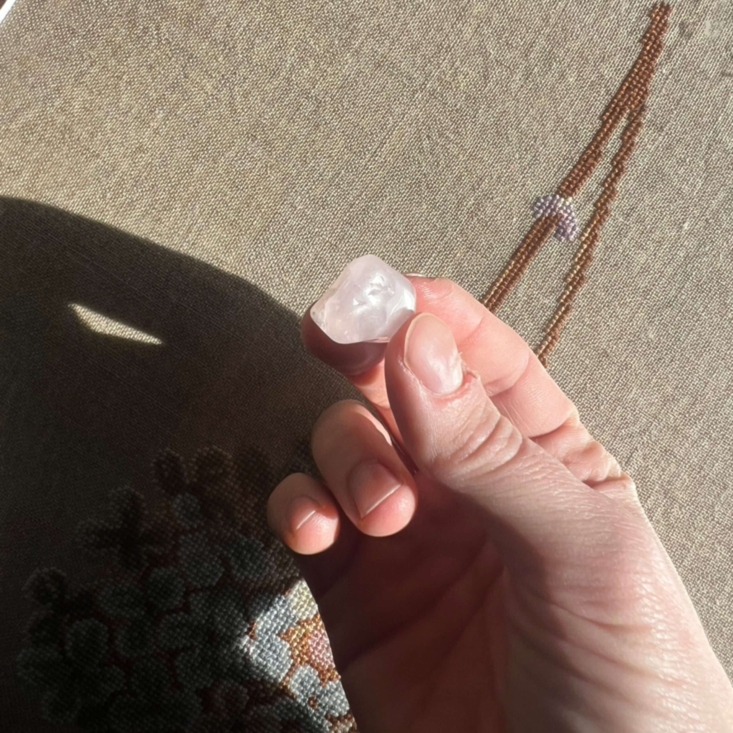 Quartz Rose Petite Pierre Tombante