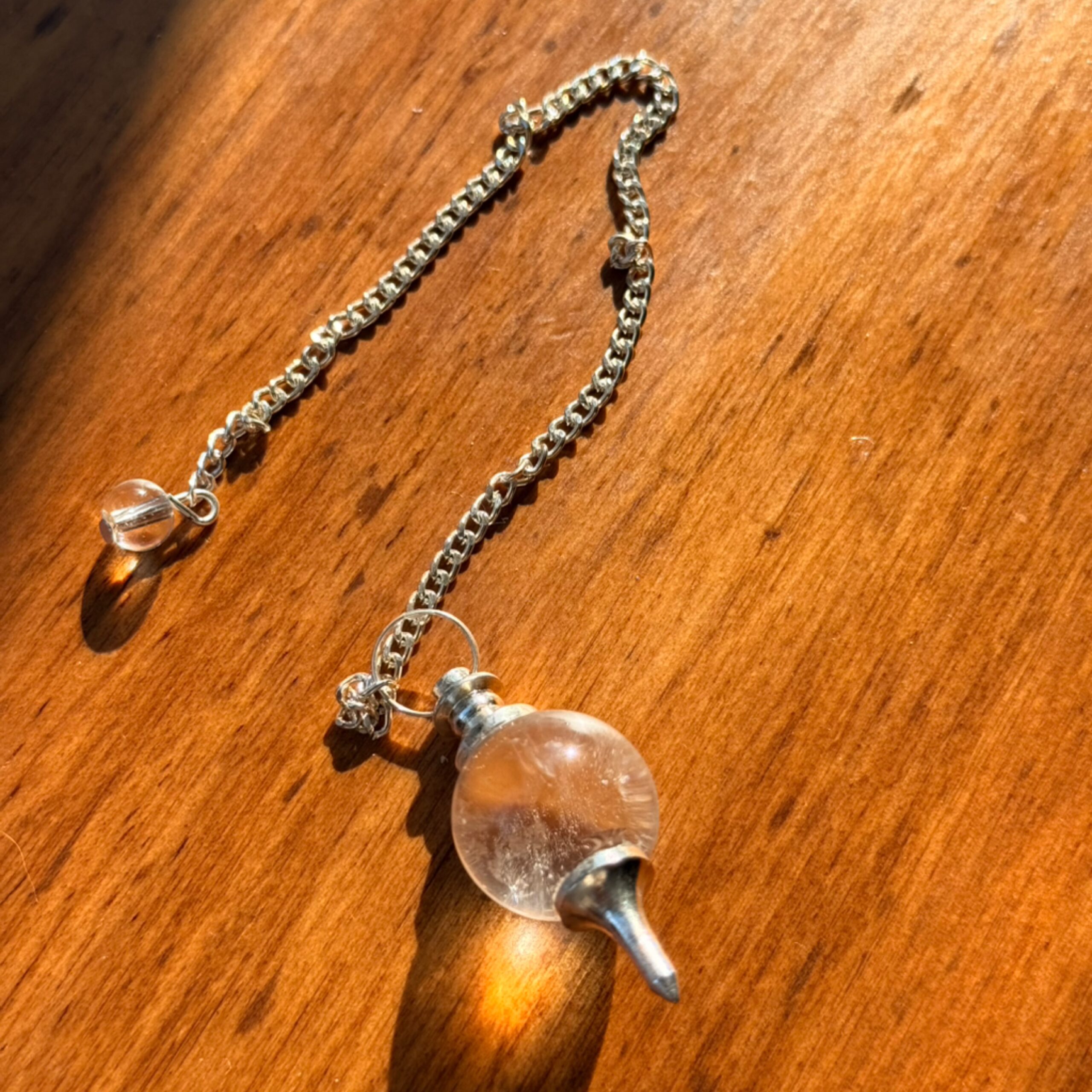 Pendule - Boule et pointe en quartz clair